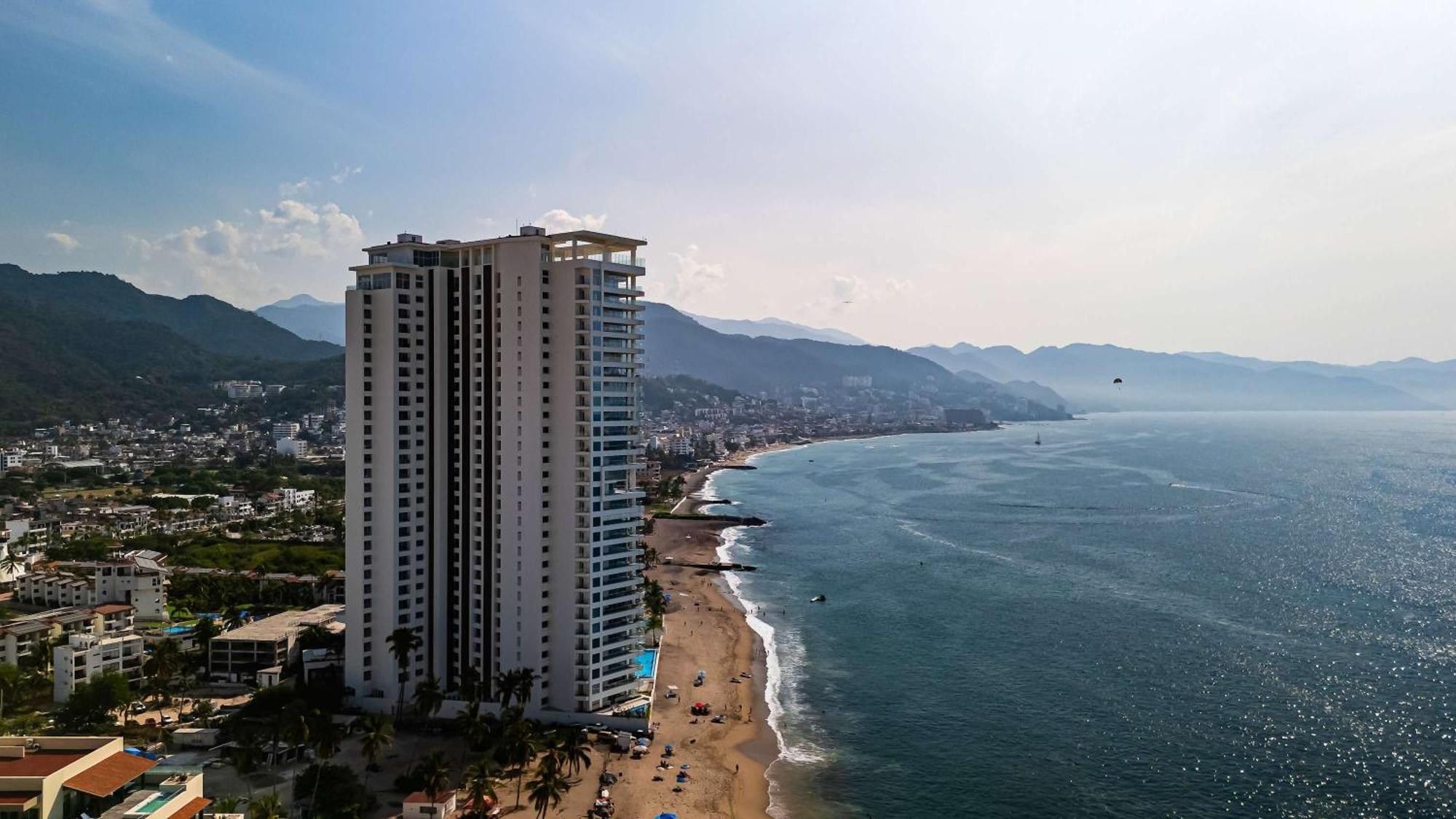 Oceanfront 1br With Balcony - Sea View & Pools Apartamento Puerto Vallarta