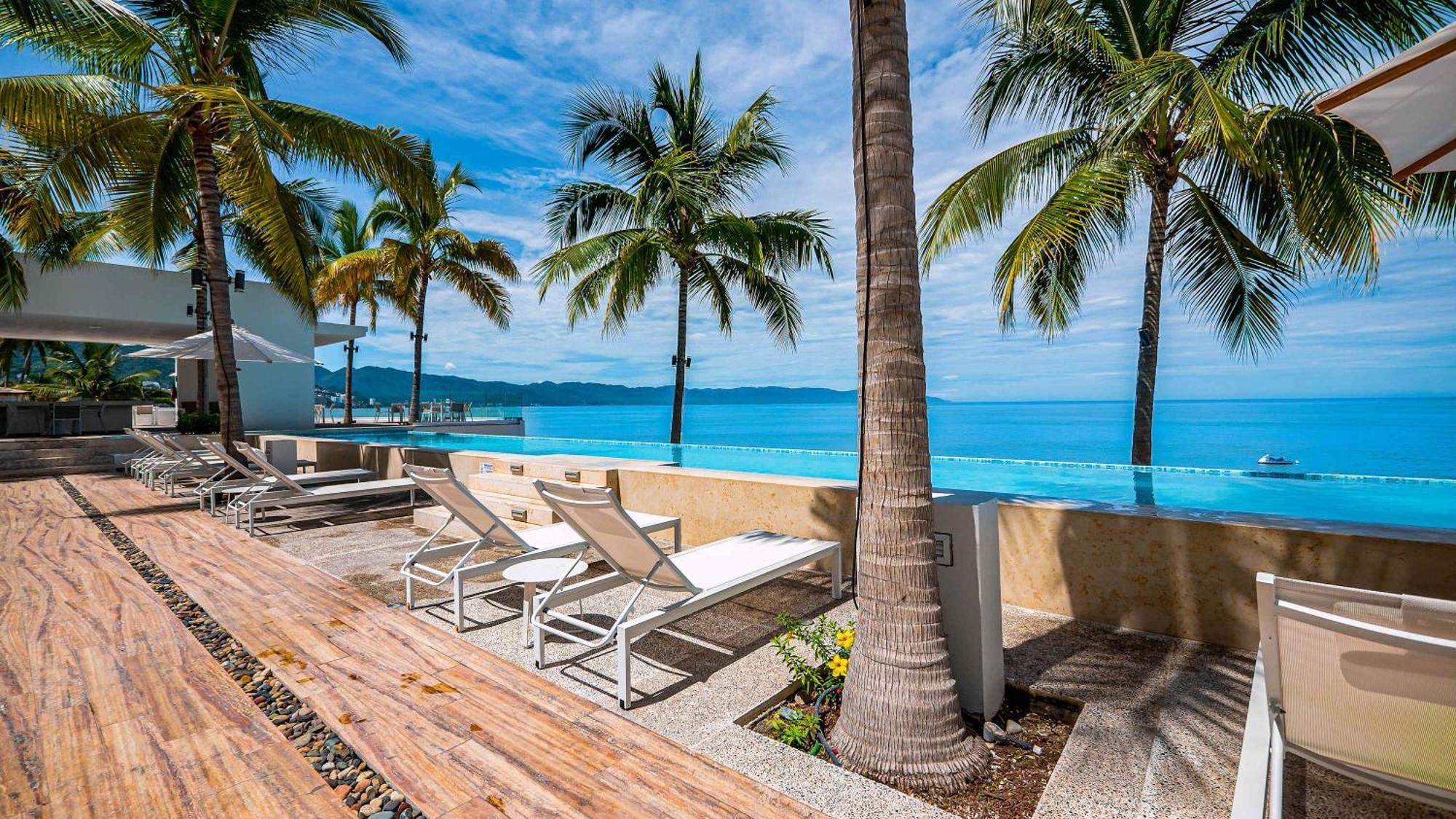 Oceanfront 1br With Balcony - Sea View & Pools Apartamento Puerto Vallarta