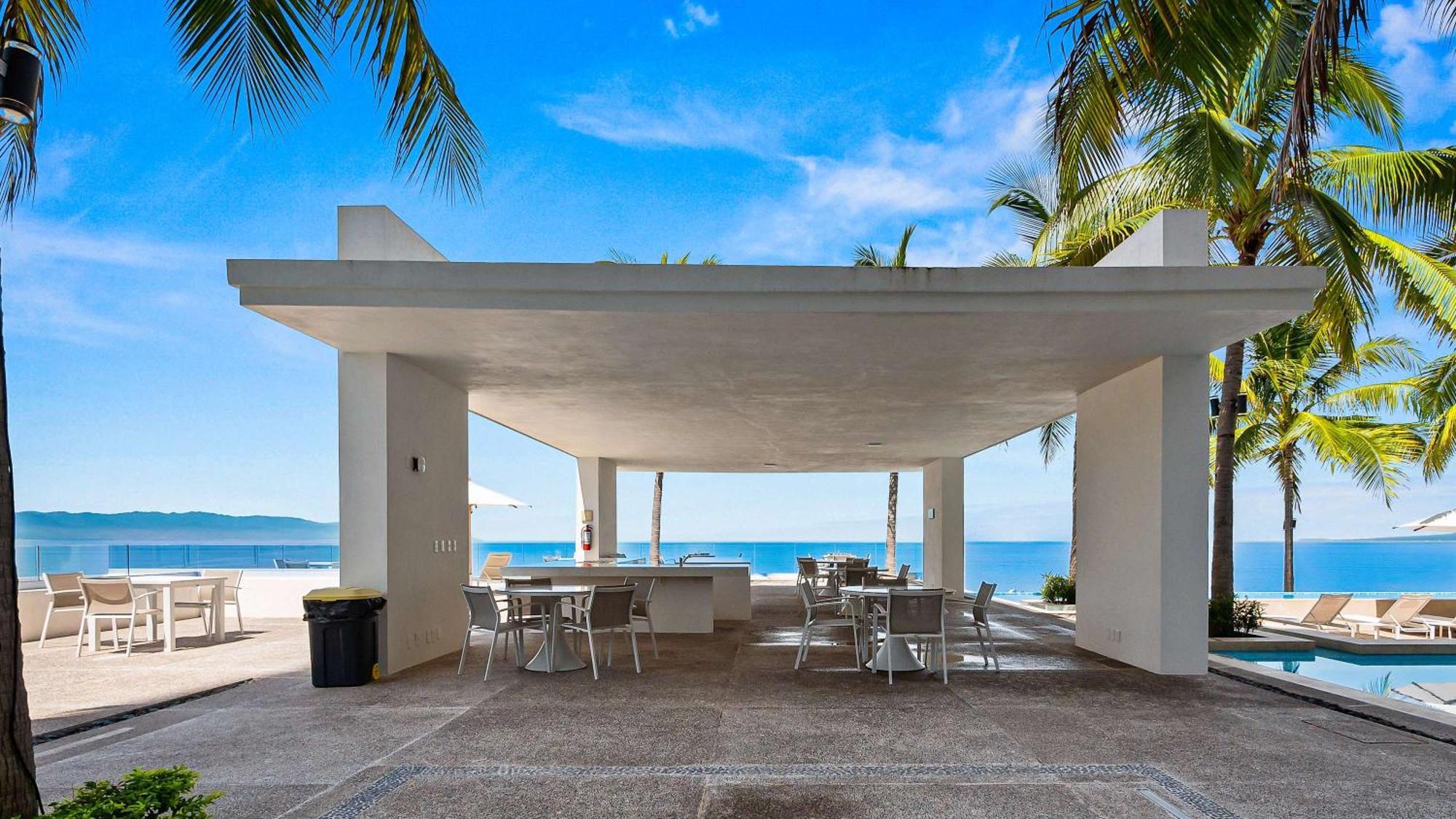 Oceanfront 1br With Balcony - Sea View & Pools Apartamento
