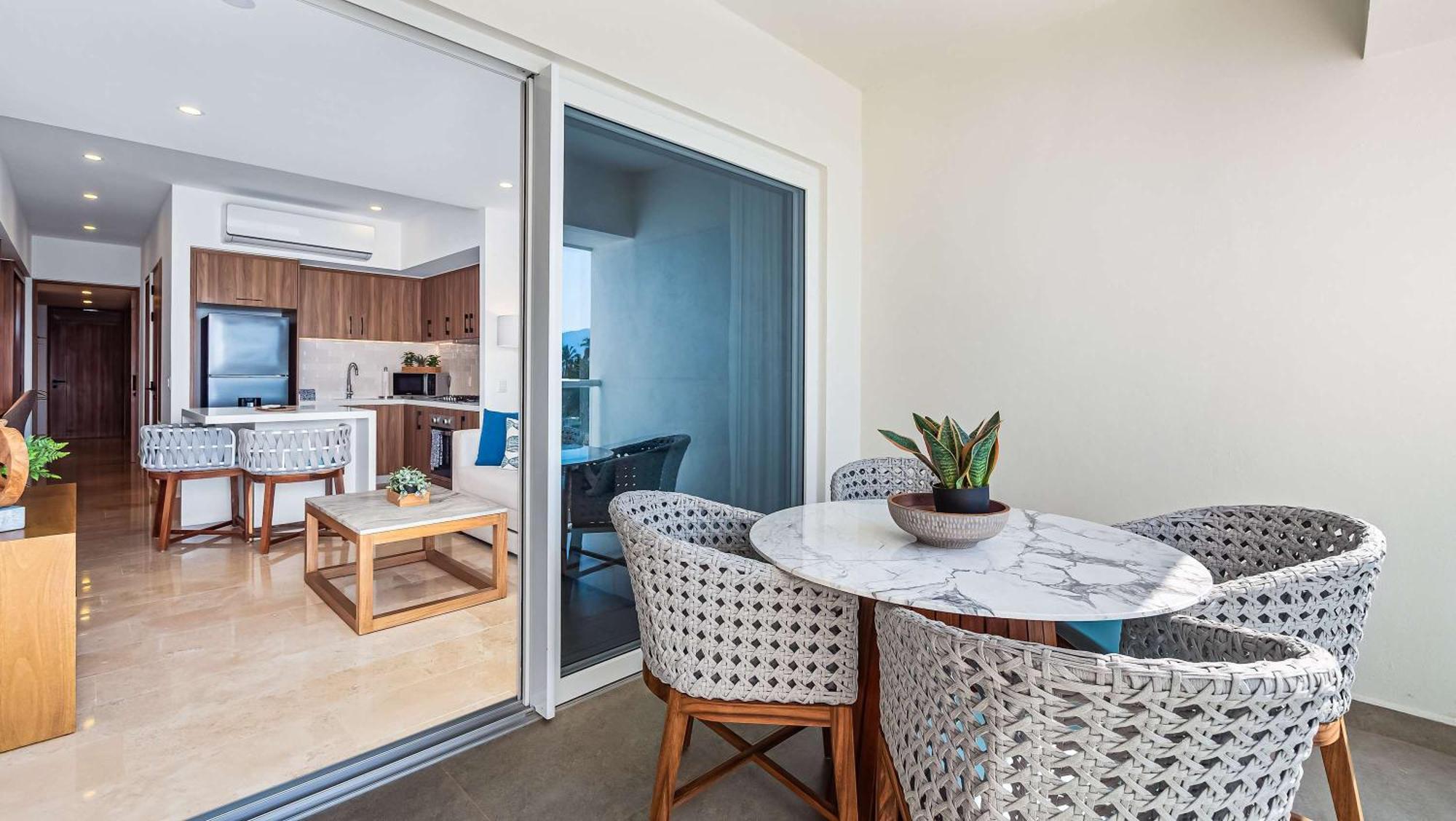 Oceanfront 1br With Balcony - Sea View & Pools Apartamento *