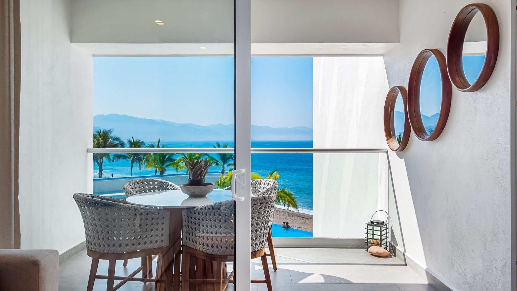 Oceanfront 1br With Balcony - Sea View & Pools Apartamento Puerto Vallarta